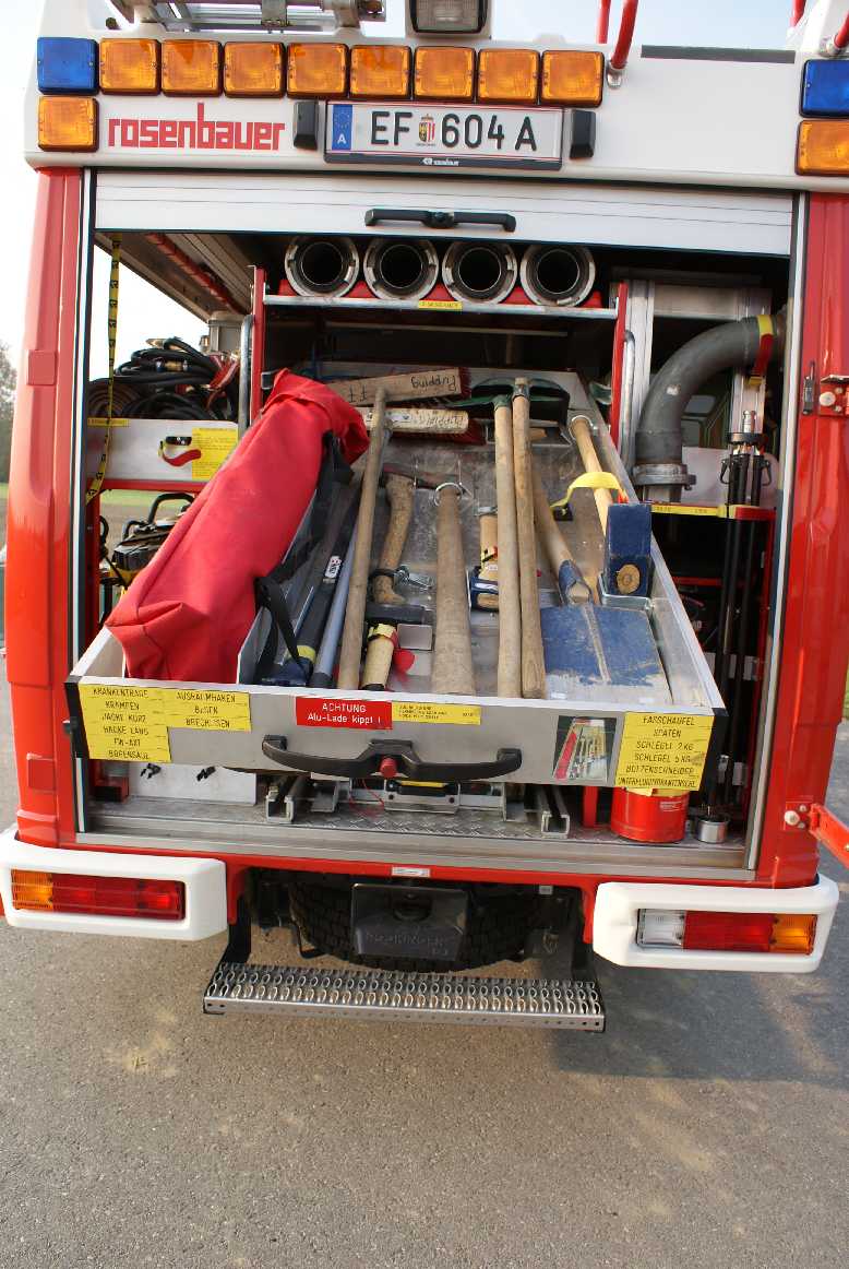 LFB (16) Pumpenraum Werkzeug.JPG